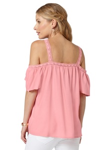 Bluse in femininer Carmen-Form