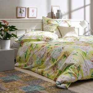 APELT, APELT Wendebettwäsche »Sarah«, elegante Pfingsrosen und Rosenblätter, exklusive Sommer Bettwäsche, APELT Wendebettwäsche »Sarah«, elegante Pfingsrosen und Rosenblätter, exklusive Sommer Bettwäsche