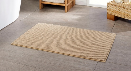Gözze, Badematte »Chenille«, Gözze, Höhe 15 mm, rutschhemmend beschichtet, fußbodenheizungsgeeignet, Gözze Badematte »Chenille«, rutschhemmend beschichtet, fussbodenheizungsgeeignet, Badteppich, Uni Farben, besonders weich durch Microfaser, waschbar