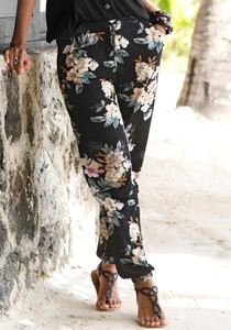 Lascana, LASCANA Strandhose, LASCANA Strandhose, mit Blumendruck und Taschen, Jerseyhose, Sommerhose