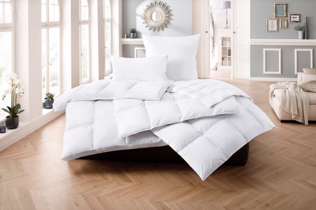 Älgdröm, Älgdröm Daunenbettdecke »Loftet«, warm, Füllung 90% Daunen, 10% Federn, Bezug 100% Baumwolle, (1 St.), Bettdecke in 5 Wärmeklassen, Vom Hohenstein Institute ausgezeichnet, Älgdröm Daunenbettdecke »Loftet, Bettdecke 135x200, 155x220 cm und weitere Grössen«, warm, Füllung 90% Daunen, 10% Federn, Bezug 100% Baumwolle, (1 St.), Bettdecken, Sommer, Winter, Decke ist Made in Green zertifiziert