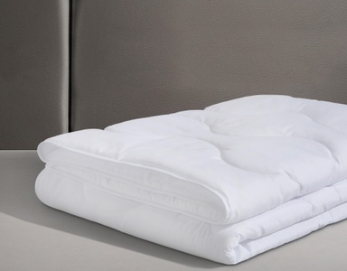 Jekatex, Jekatex Kunstfaserbettdecke »Bettdecke mit Microfaserbezug wurde die Füllung von Hohenstein auf Antibakteriell geprüft*«, Füllung Polyester, Bezug Polyestergewebe, (1 St.), mit antibakterielle Wirkung durch Aegis-Technologie, Leichtsteppbett antibakteriell (Grösse: 155 x 220 cm)