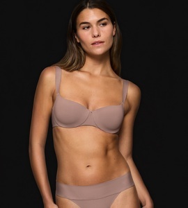 Triumph Balconette-BH »Body Make-Up Illusion«, Komfort Bügel, gefüttert, seidenweiche Microfaser, atmungsaktiv