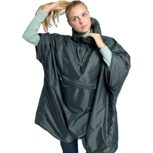 Helsport, Helsport Pro Fjell Poncho Insulated, Dark Shadow / Ruby Red, M/L, Regenmantel, grau
