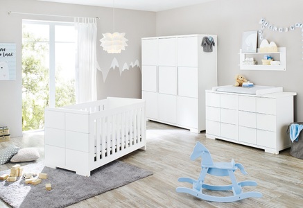 Pinolino, Pinolino® Babyzimmer-Komplettset »Polar«, (Set, 4 St., Kinderbett, Kleiderschrank, Wickelkommode, Wandregal), extrabreit gross; Kinderbett, Kleiderschrank, Wickelkommode, Wandregal, 