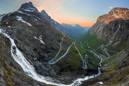 Papermoon, Papermoon Fototapete »Photo-Art CHRISTER OLSEN, TROLLSTIGEN«, Vliestapete, hochwertiger Digitaldruck, inklusive Kleister, Papermoon Fototapete »Photo-Art CHRISTER OLSEN, TROLLSTIGEN«