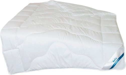 BeCo, Beco Microfaserbettdecke »Bettdecke Royal Soft Duo, Bettdecke in 135x200 und 155x220 erhältlich«, leicht, Füllung Polyester, (1 St.), Stiftung Warentest-Testsieger Duo-Steppbett 135x200, warm, Beco Microfaserbettdecke »Bettdecke Royal Soft Duo, Bettdecken für Sommer und Winter, Decke«, leicht, Füllung Polyester, Bezug Microfaser, (1 St.), Bettdecke 135x200 cm, 155x220 cm, exzellente Klimaeigenschaften