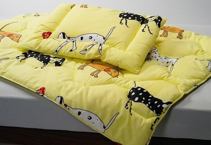 KYBURZ, Kinderkissen bedruckt, Kyburz, Kyburz Kunstfaserkopfkissen »Kinderkissen bedruckt«, Füllung: 100% Polyester Marken-Hohlfaser, Bezug: 100% Baumwolle, (1 St.)