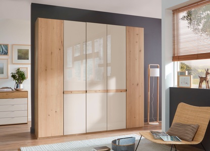Wiemann, WIEMANN Drehtürenschrank »Bari«, WIEMANN Drehtürenschrank »Bari«, mit Glasfront und Massivholz-Absetzungen