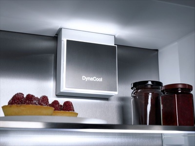 Miele Deutschland, Miele Einbau-Kühlschrank mit großem Innenraum, wartungsfreier LED-Beleuchtung und  4*-Gefrierfach.  K 7734 F, 
