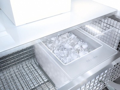 Miele Deutschland, Miele MasterCool-Gefrierschrank für Design und Technik der Spitzenklasse im Großformat. F 2672 Vi, 