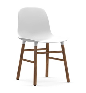 Normann Copenhagen, Normann Copenhagen-Form Stuhl, Weiss/Walnuss, Stuhl Form plastikmaterial weiß holz natur / Stuhlbeine aus Nussbaum - Normann Copenhagen holz natur en plastikmaterial