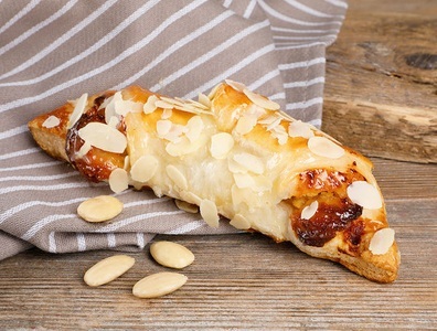Boulangerie Baumann, Mandelgipfeli aus Blätterteig, 90g, 