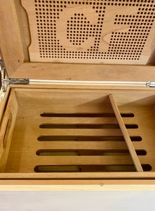 NaniManu Designmanufaktur, NaniHumi (CF) L in Ahorn