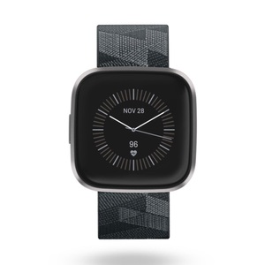 Fitbit, Fitbit Versa 2 SE Smoke Woven Smartwatch, FITBIT Versa 2 Special Edition - Smartwatch (Gewebearmband in Jacquardmusterung: S und L, Klassisches Armband: Gewebe, Silikon, Rauchgrau/Nebelgrau)