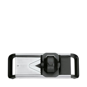 Wmf, WMF-Mandolinenreibeisen mit Behälter & 3 Einsätzen, WMF Gemüsehobel top tools , 06 8610 6040 Top Tools , Edelstahlfarben , Metall , 12.5 cm , mit Fingerschutz , 0037314380