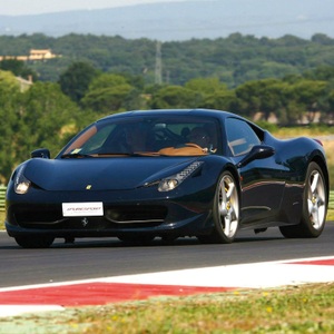 SMARTBOX, Adrenalin Auf Der Strecke Des Vairano Circuit: 2 Runden Am Steuer Eines Ferrari F458 Italia - Geschenkbox Unisex, Adrenalin auf der Strecke des Vairano Circuit: 2 Runden am Steuer eines Ferrari F458 Italia