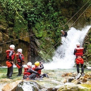 SMARTBOX, Canyoning-abenteuer: 1 Adrenalin-erlebnis Für 4 Personen - Geschenkbox Unisex, Canyoning-Abenteuer: 1 Adrenalin-Erlebnis für 4 Personen