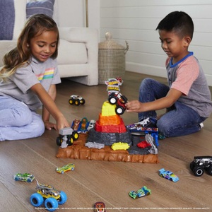 Hot Wheels, Monster Trucks Arena World Main Event: Bone Shaker?s Ultimate Crush Yard, Rennbahn, 