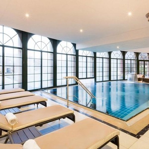 Geschenkidee, Romantischer Aufenthalt Mit Privatem Jacuzzi (für 2 Personen) Unisex, 