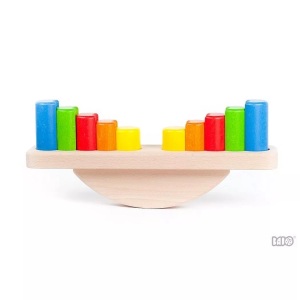 Bajo, Waage mit Klötzen