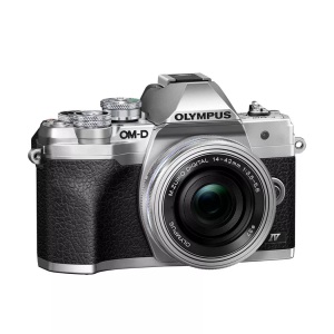 Olympus, OLYMPUS OM-D E-M10 Mark IV Body + M.Zuiko Digital ED 14-42mm F3.5-5.6 EZ Pancake - Systemkamera (Fotoauflösung: 20.3 MP) Silber, OLYMPUS OM-D E-M10 Mark IV Body + M.Zuiko Digital ED 14-42mm F3.5-5.6 EZ Pancake - Systemkamera Silber
