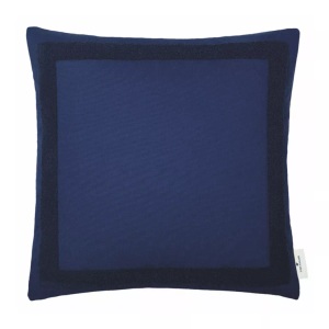 Tom Tailor, TOM TAILOR Kissenhülle »Case«, (1 St.), mit aufgesticktem Bouclé-Effektrahmen, Zierkissenbezug Case Blau Baumwolle/Polyester 45 cm 45 cm