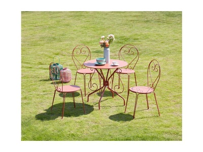 Vente-unique, Garten Essgruppe: Tisch + 4 stapelbare Stühle - Metall in Eisenoptik - Terracotta - GUERMANTES Garten Essgruppe: Tisch + 4 stapelbare Stühle - Metall in Eisenoptik - Terracotta - GUERMANTES