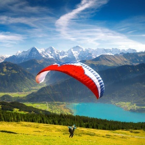 SMARTBOX, 1 Spannender Gleitschirmflug Durch Die Lüfte Der Schweiz - Geschenkbox Unisex, 1 spannender Gleitschirmflug durch die Lüfte der Schweiz