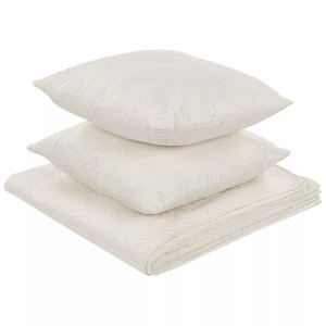 Beliani, Tagesdecke mit Kissen aus Polyester RUDKHAN Tagesdecke mit Kissen aus Polyester RUDKHAN, Beliani - Tagesdecke mit Kissen aus Polyester RUDKHAN, One Size, Pearl