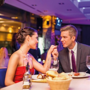 SMARTBOX, Romantisches Dinner Für 2 Mit 1 Getränk Oder Wein Oder Prosecco In Der Schweiz - Geschenkbox Unisex, Romantisches Dinner für 2 mit 1 Getränk oder Wein oder Prosecco in der Schweiz