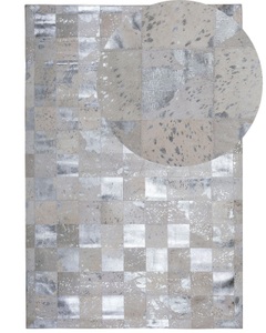 Beliani, Beliani Teppich Leder beige/silbern 160 x 230 cm YAZIR, Beliani - Teppich aus Kuhfell Modern YAZIR, 160X230CM, Antikes Silber