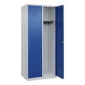 CP, C+P Spind Classic PLUS, 2 Abteile, lichtgrau / enzianblau, B 800 mm, mit Bodengleitern, Zylinderschloss