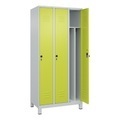 CP, C+P Spind Classic PLUS, Füsse, 3 Abteile, HxBxT 1.950 x 900 x 500 mm, lichtgrau, clowngrün, für Vorhängeschloss, mit Mitteltrennwand