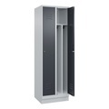 CP, C+P Spind Classic PLUS, 2 Abteile, lichtgrau / grau, B 600 mm, mit Bodensockel, Zylinderschloss, Trennwand mittig