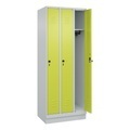 CP, C+P Spind Classic PLUS, Sockel, 3 Abteile, HxBxT 1.950 x 750 x 500 mm, lichtgrau, clowngrün, für Vorhängeschloss, ohne Mitteltrennwand