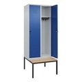 CP, C+P Spind Classic PLUS Sitzbank, 2 Abteile, lichtgrau / enzianblau, B 800 mm, Sicherheits-Drehriegel, untergebaut, Buche-Hartholz