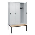 CP, C+P Spind Classic PLUS Sitzbank, 3 Abteile, lichtgrau, B 1200 mm, Sicherheits-Drehriegel, untergebaut, Buche-Hartholz