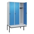 CP, C+P Spind Classic PLUS Sitzbank, 3 Abteile, lichtgrau / lichtblau, B 1200 mm, Sicherheits-Drehriegel, auskragend, Kunststoff
