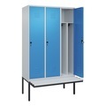 CP, C+P Spind Classic PLUS Sitzbank, 3 Abteile, mittig, lichtgrau / lichtblau, B 1200 mm, Sicherheits-Drehriegel, auskragend, Kunststoff