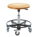Jungheinrich PROFISHOP, Hocker, Holzformsitz Ø 400 mm, Sitzhöhe 370-500 mm, Stahlbasis, Fussring