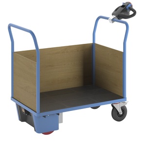 EUROKRAFTpro, Plattformwagen mit Elektroantrieb, eurokraft pro Plattformwagen mit Elektroantrieb, 3 hohe MDF-Wände, LxBxH 1420 x 700 x 1300 mm