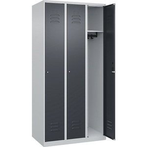 C+P Spind Classic PLUS, 3 Abteile, lichtgrau / grau, B 900 mm, mit Bodengleitern, Zylinderschloss