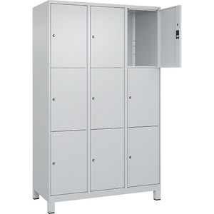 CP, C+P Schließfachschrank Classic PLUS, 3 Abteile, lichtgrau, B 1200 mm, 9 Fächer, mit Füßen, C+P Schließfachschrank Classic PLUS, 3 Abteile, lichtgrau, B 1200 mm, 9 Fächer, mit Füßen