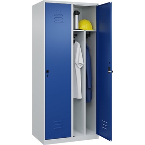 C+P Spind Classic PLUS, 2 Abteile, lichtgrau / enzianblau, B 800 mm, mit Bodengleitern, Drehriegel, Trennwand mittig
