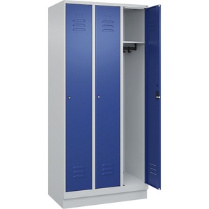 C+P Spind Classic PLUS, 3 Abteile, lichtgrau / enzianblau, B 900 mm, mit Bodensockel, Zylinderschloss