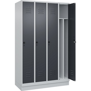 C+P Spind Classic PLUS, 4 Abteile, lichtgrau / grau, B 1200 mm, mit Bodensockel, Drehriegel, Trennwand mittig