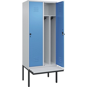 C+P Spind Classic PLUS Sitzbank, 2 Abteile, mittig, lichtgrau / lichtblau, B 800 mm, Sicherheits-Drehriegel, auskragend, Kunststoff