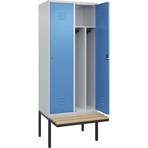 C+P Spind Classic PLUS Sitzbank, 2 Abteile, mittig, lichtgrau / lichtblau, B 800 mm, Zylinderschloss, auskragend, Buche-Hartholz