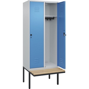 C+P Spind Classic PLUS Sitzbank, 2 Abteile, lichtgrau / lichtblau, B 800 mm, Sicherheits-Drehriegel, auskragend, Buche-Hartholz
